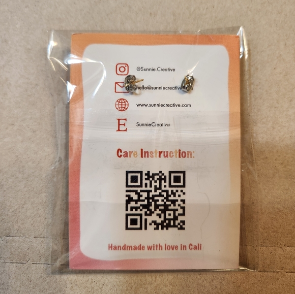 Sunnie Creative Novelty Earrings - Picture 3 of 3